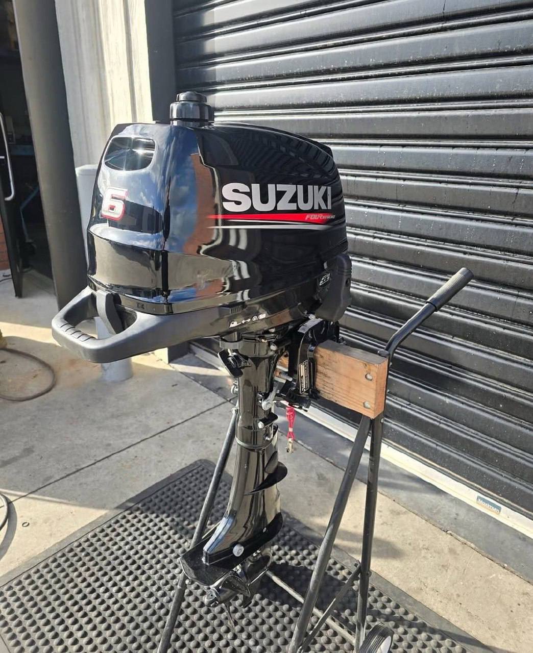 Suzuki 6HP compact outboard