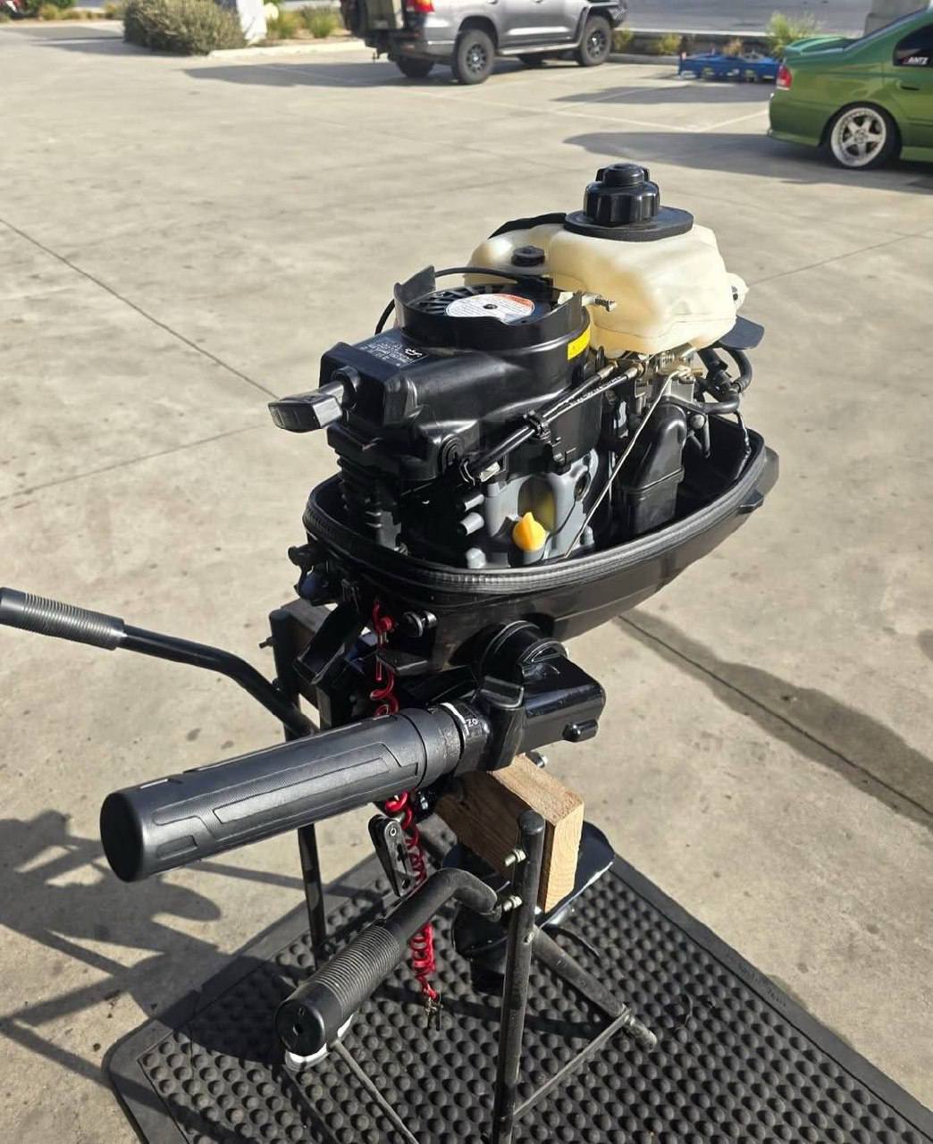 Suzuki 6HP compact outboard