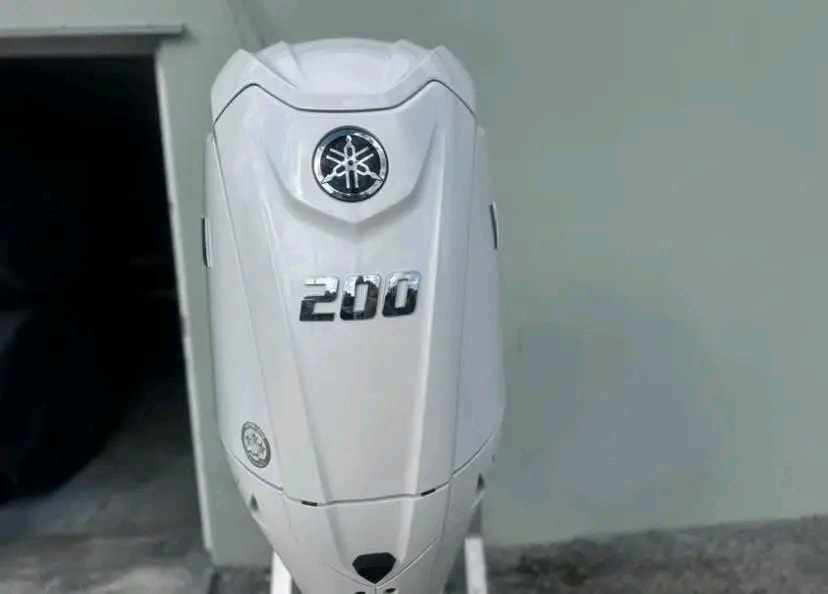 Yamaha 200hp White DEC Outboard