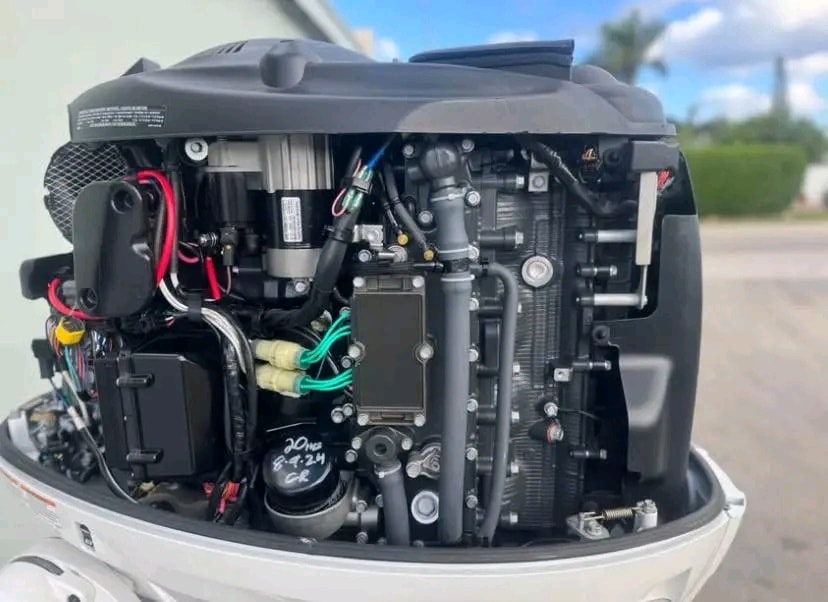 Yamaha 200hp White DEC Outboard