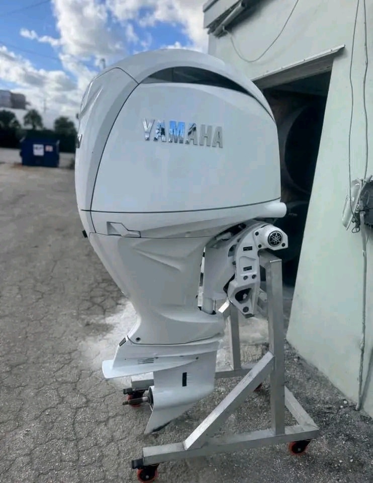 Yamaha 200hp White DEC Outboard