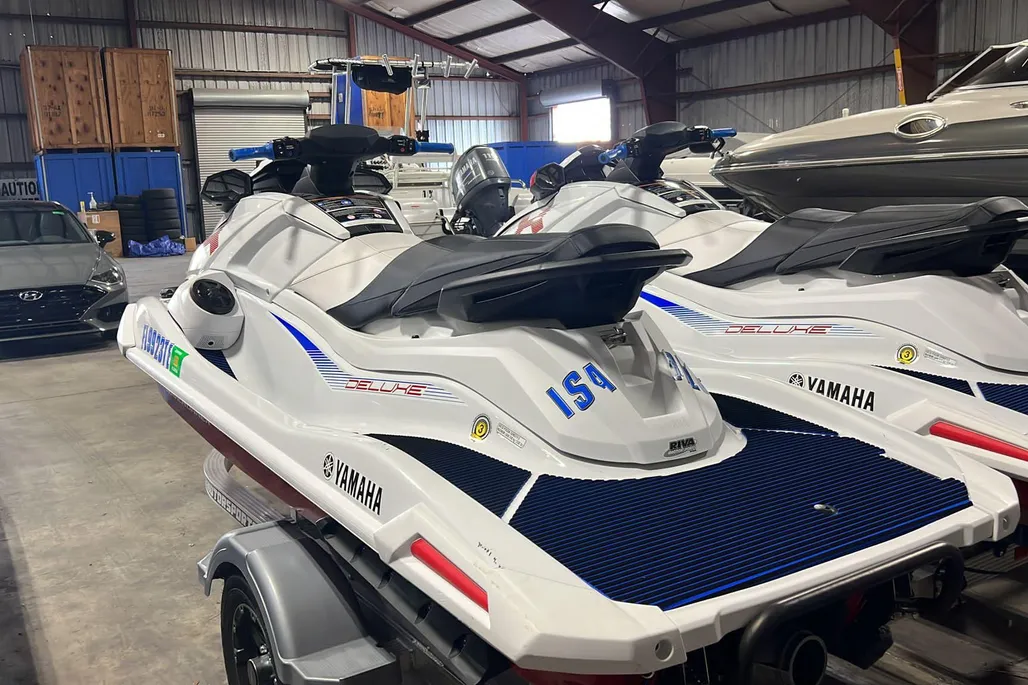 Fiberglass Petrol Yamaha VX C Jet Ski, durable Yamaha VX C jet ski, two-seater watercraft, compact jet ski for water sports
