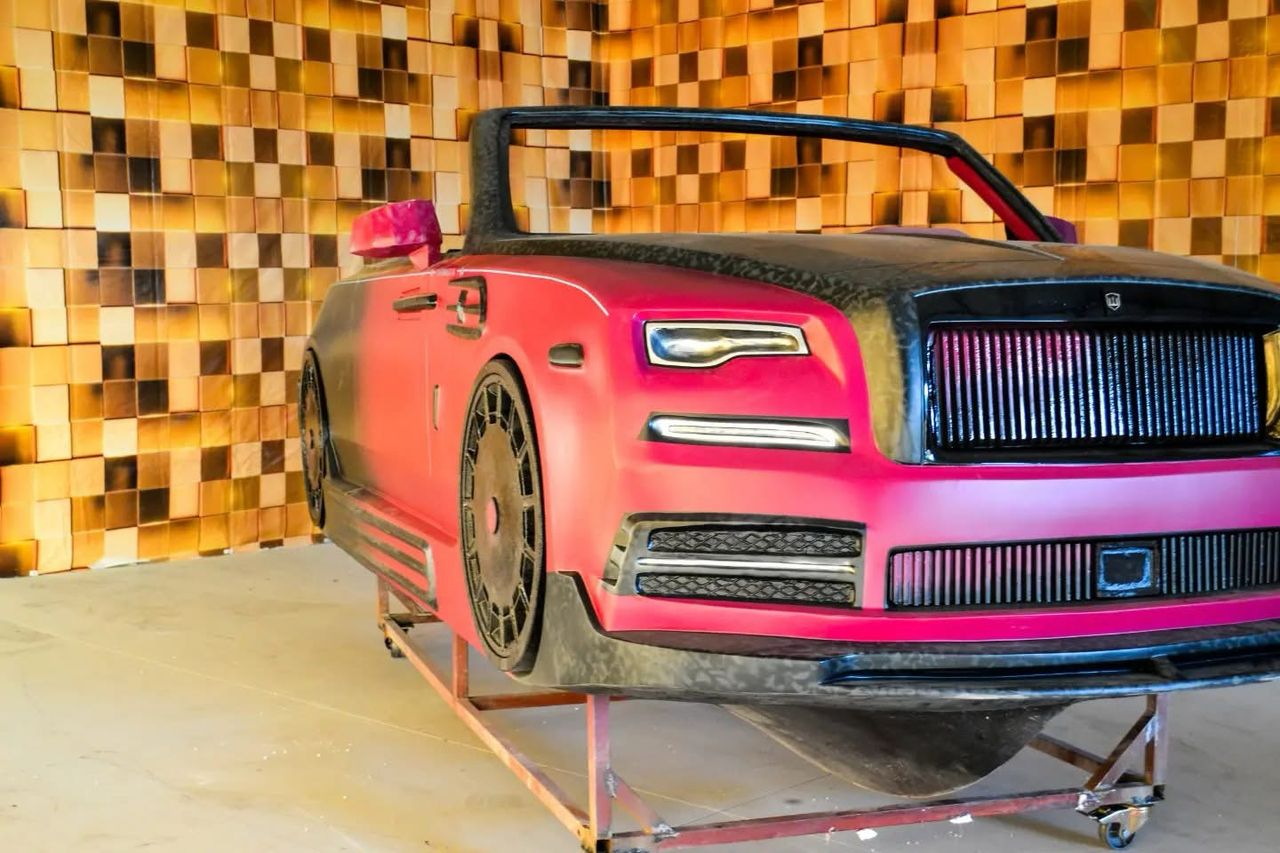 Rolls-Royce Dawn Water sports car, luxury high-performance amphibious vehicle
